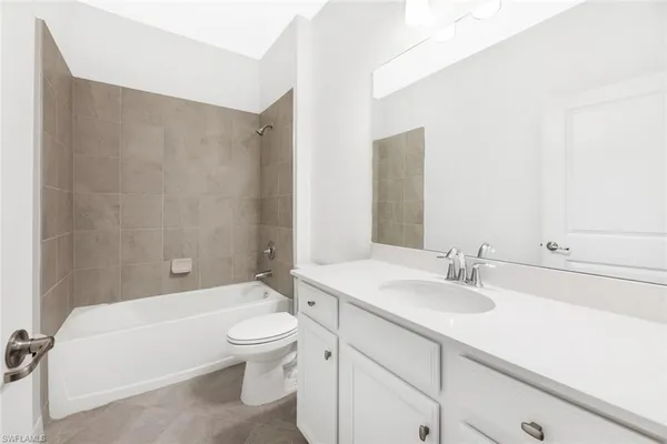 $2,700 | 2672 Vine Avenue, Naples, FL 34120