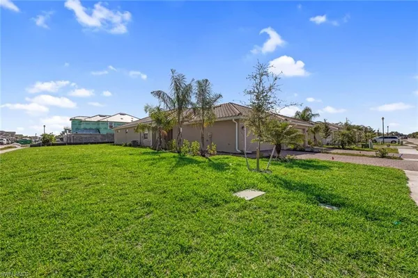 $2,700 | 2672 Vine Avenue, Naples, FL 34120