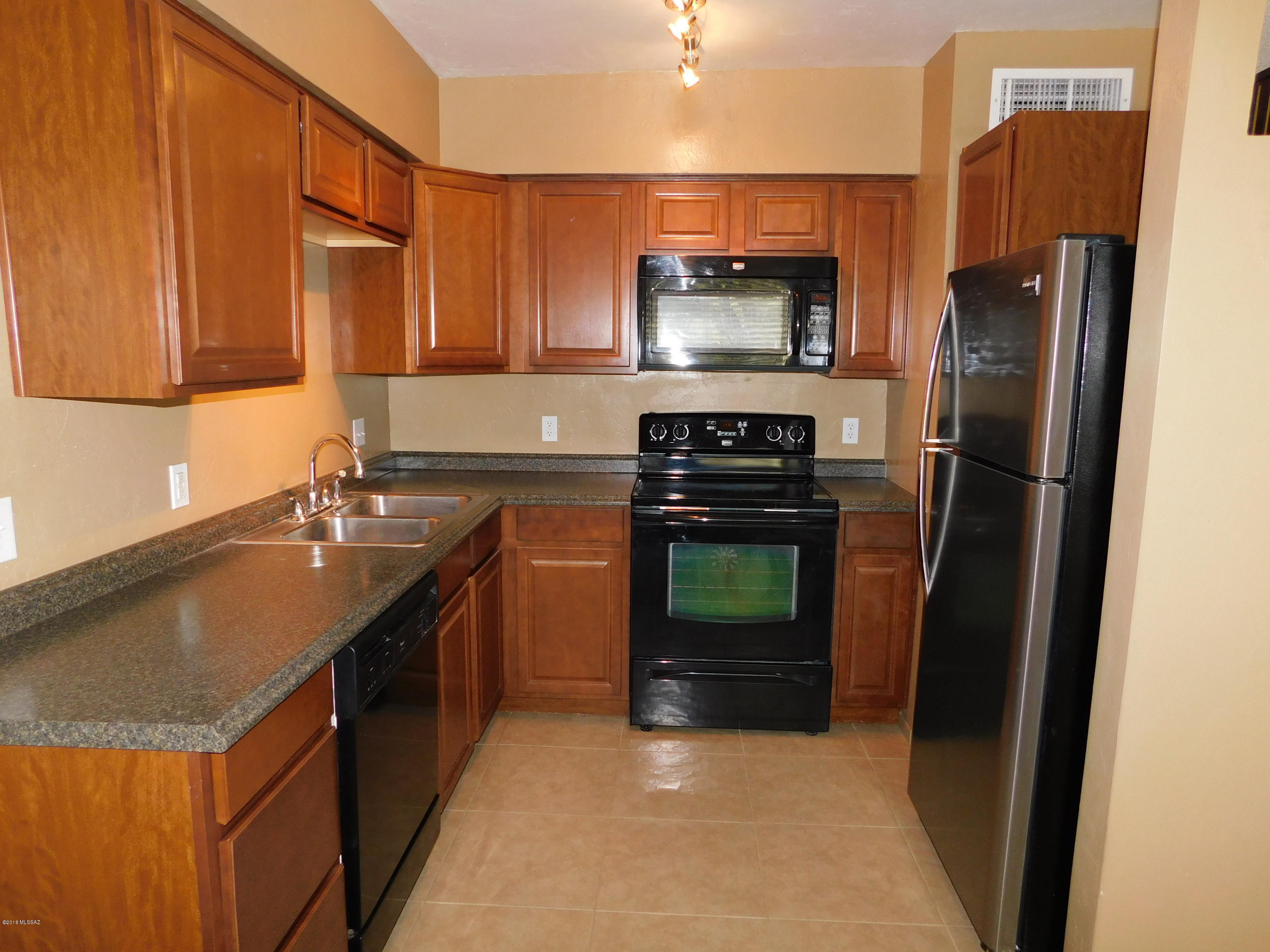 211 West Roger Road, Unit 20 Tucson, AZ 85705 - Photo 5 of 21