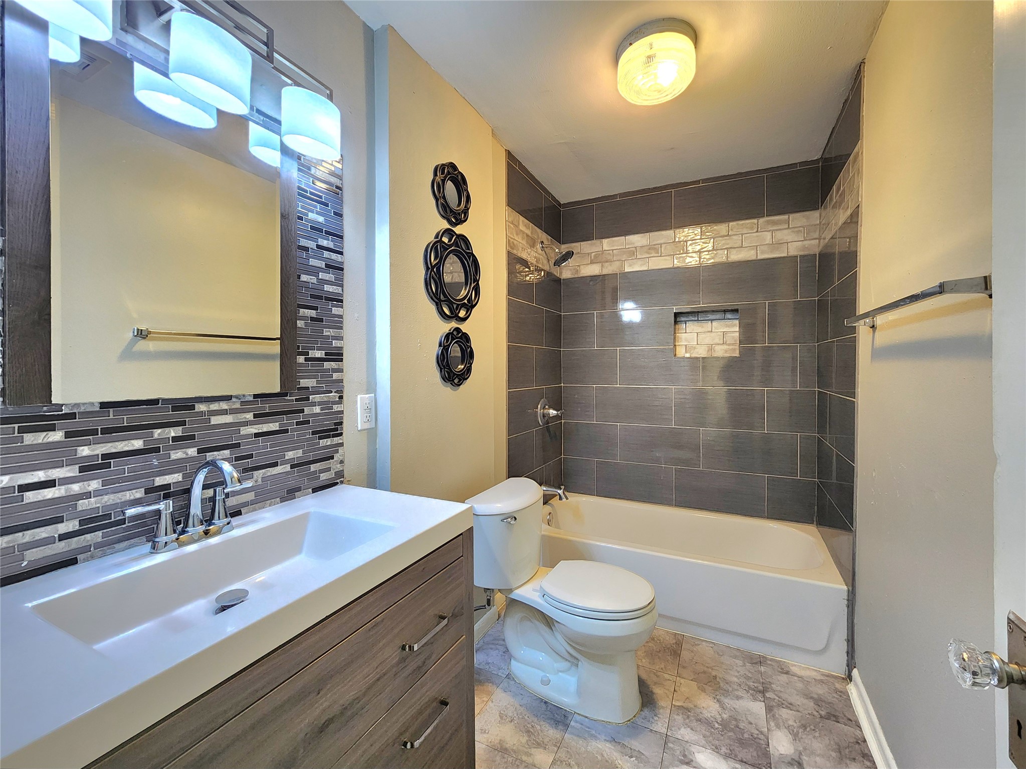 6306 Stillman Street Houston, TX 77007 - Photo 6 of 19 a bathroom with a sink a toilet and shower