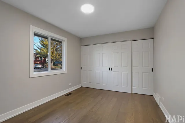 $537,000 | 218 North Shore Drive, Oakwood Hills, IL 60013