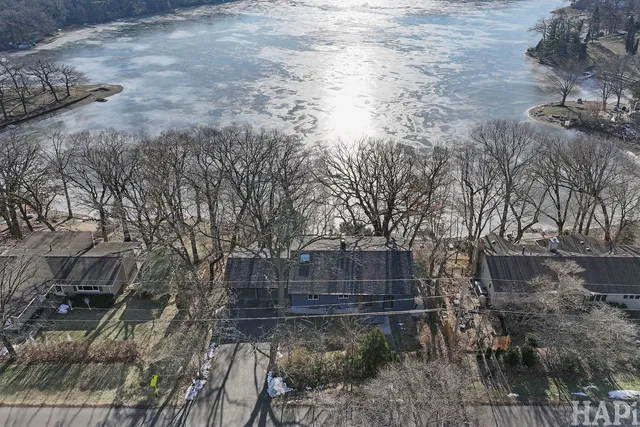 $537,000 | 218 North Shore Drive, Oakwood Hills, IL 60013