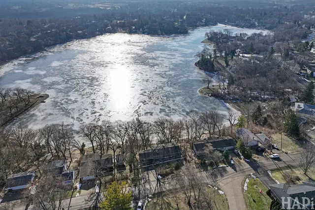 $537,000 | 218 North Shore Drive, Oakwood Hills, IL 60013