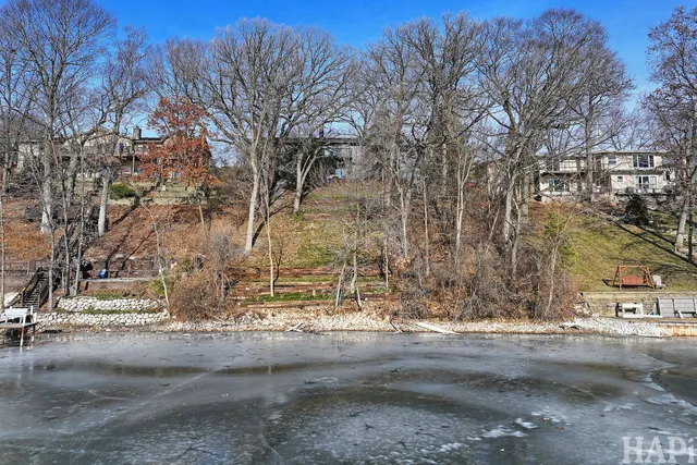 $537,000 | 218 North Shore Drive, Oakwood Hills, IL 60013