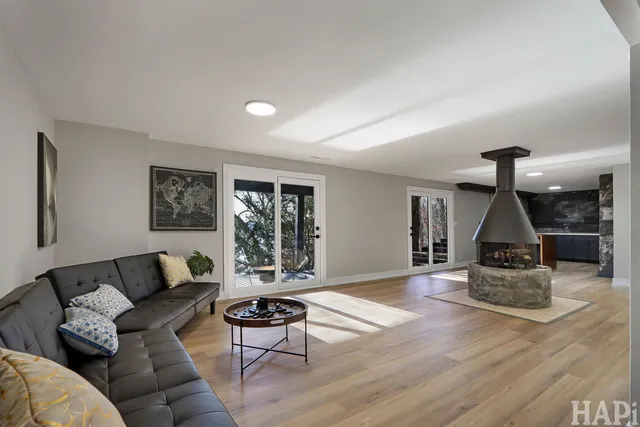 $537,000 | 218 North Shore Drive, Oakwood Hills, IL 60013