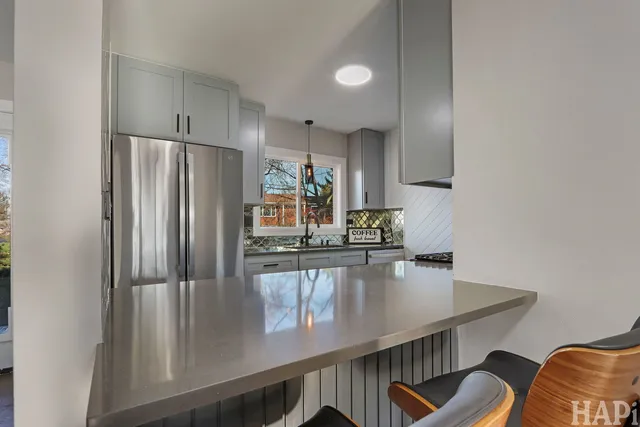 $537,000 | 218 North Shore Drive, Oakwood Hills, IL 60013