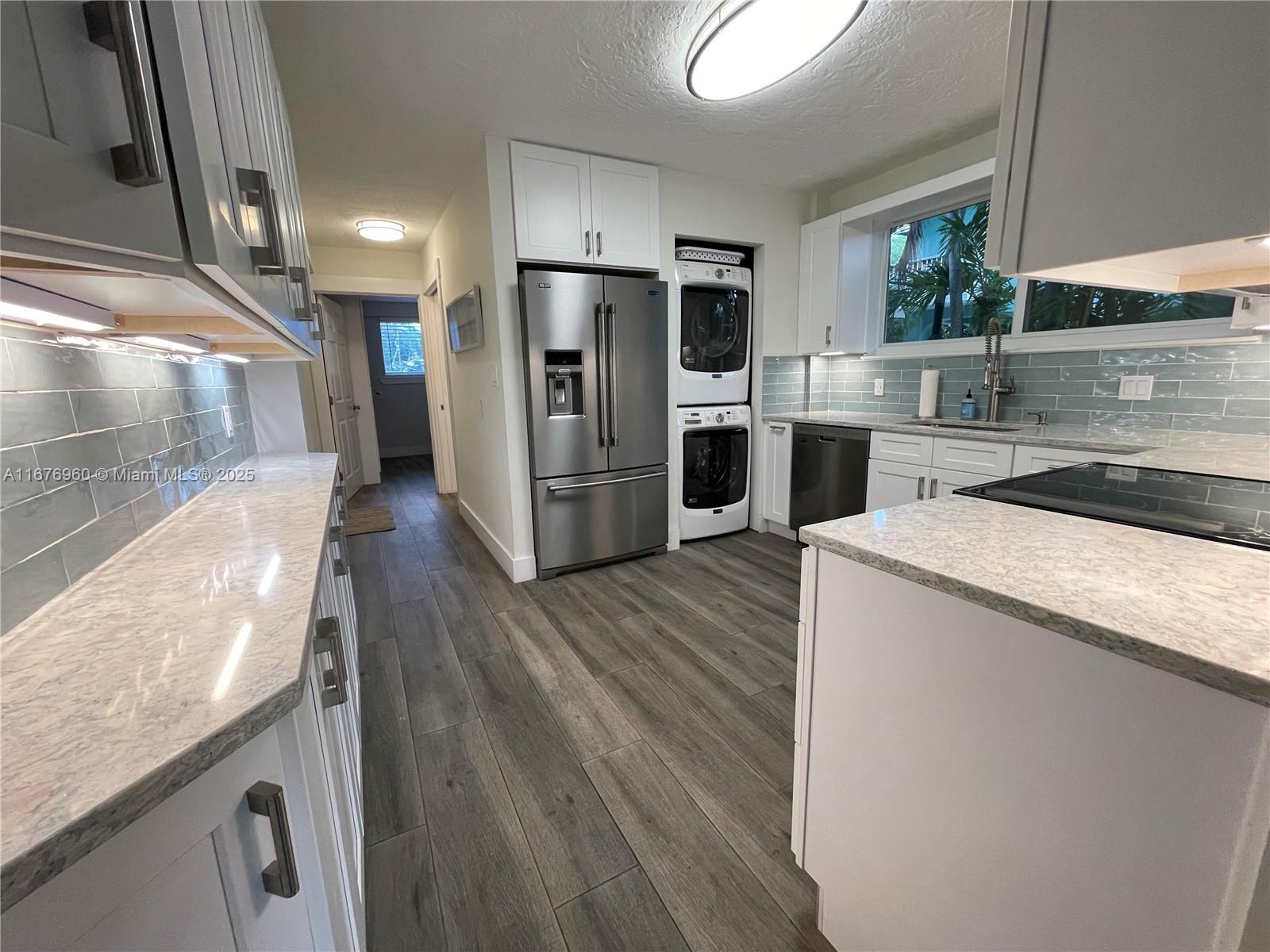 39 Lake Shore Drive Key Largo, FL 33037 - Photo 20 of 27 a kitchen with granite countertop a refrigerator and a stove