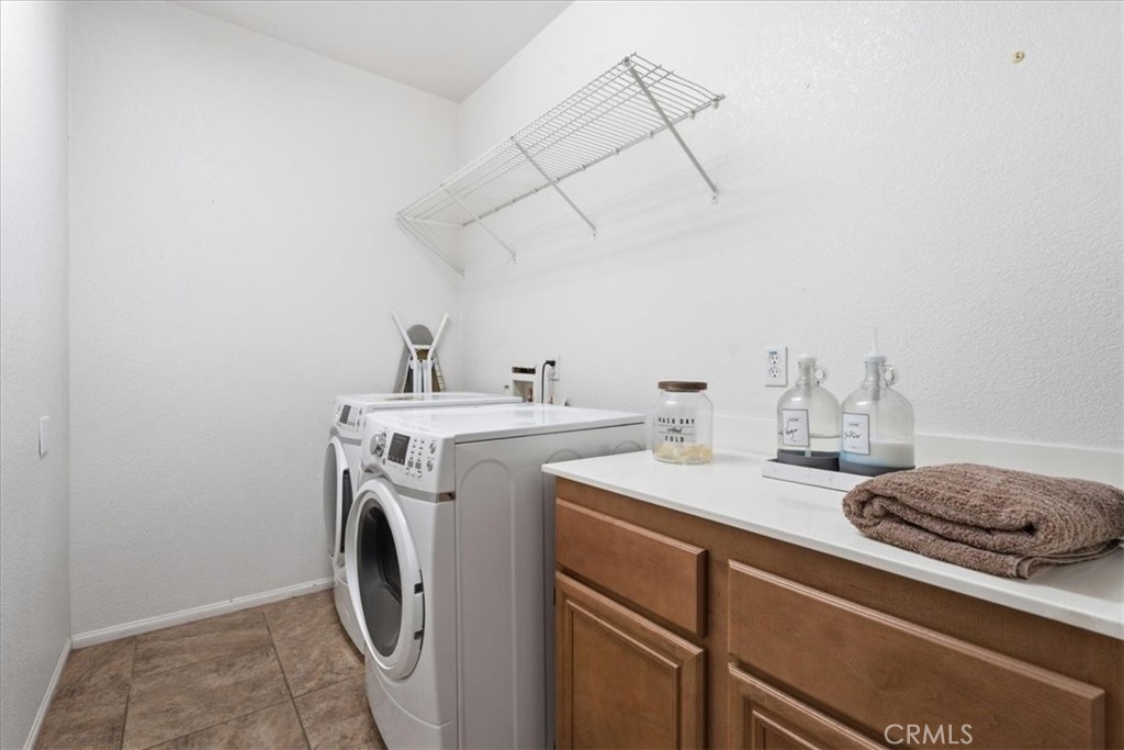 23841 Piedras Road Perris, CA 92570 - Photo 86 of 130 Inside Laundry Room