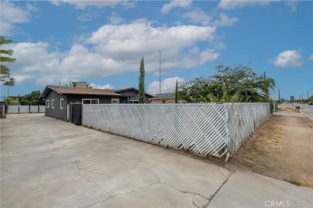 a view of a terrace with sky view