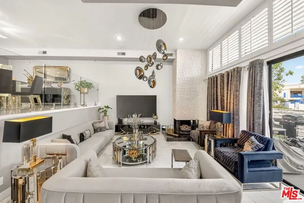 $749,000 | 5305 White Oak Avenue, Unit F, Encino, CA 91316