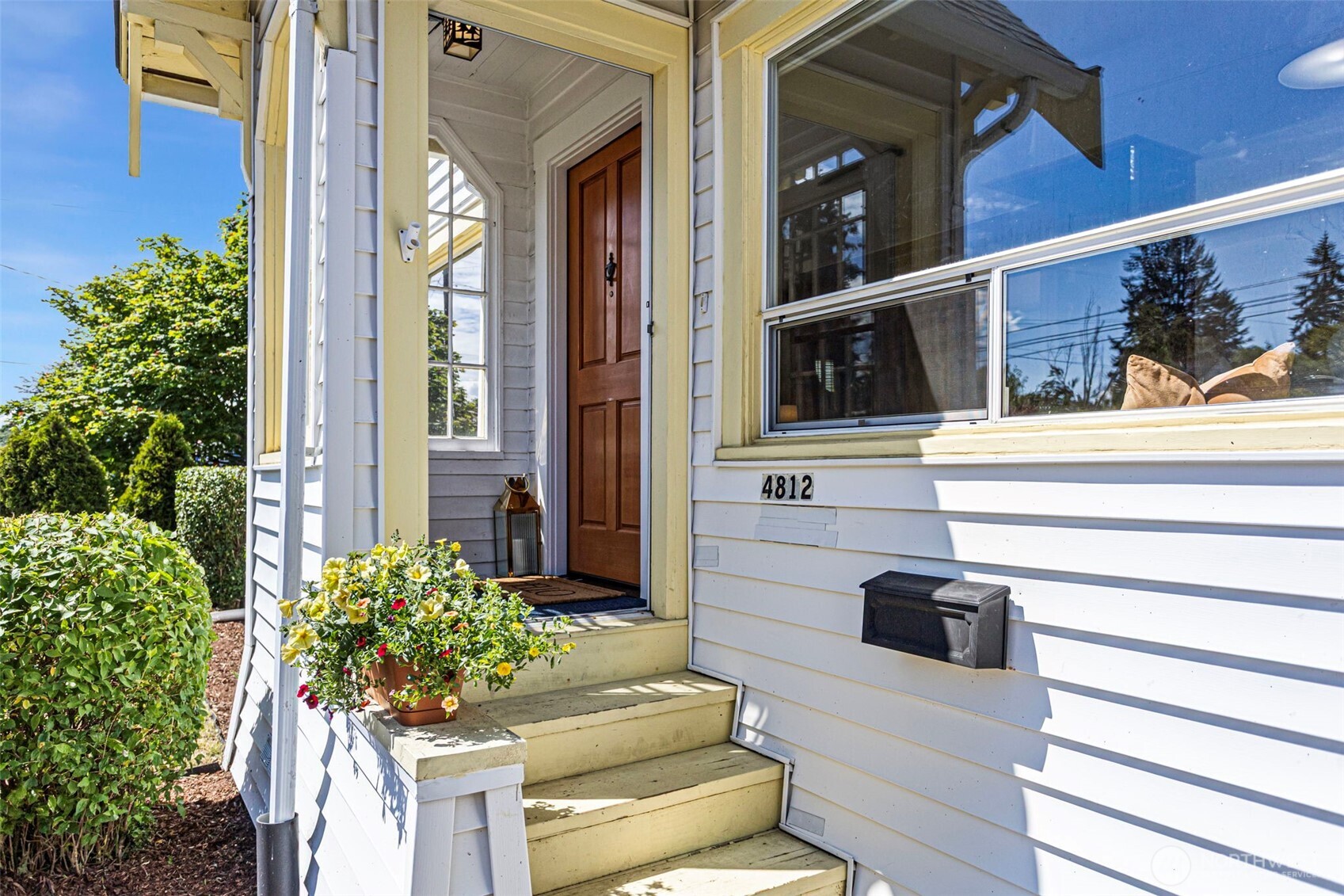 4812 Southwest Stevens Street Seattle, WA 98116 - Photo 4 of 28