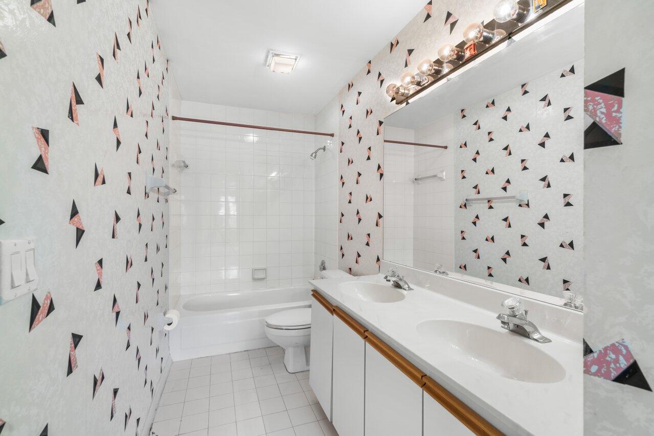 8501 Windy Circle Boynton Beach, FL 33472 - Photo 25 of 33 Guest Bath