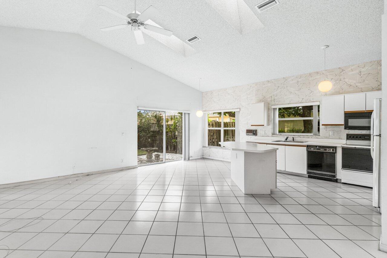 8501 Windy Circle Boynton Beach, FL 33472 - Photo 9 of 33 Kitchen
