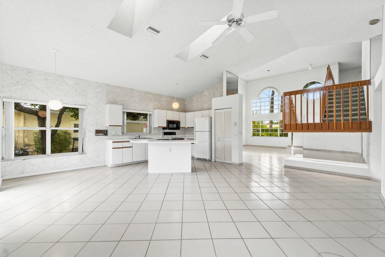 8501 Windy Circle Boynton Beach, FL 33472 - Photo 10 of 33 Kitchen