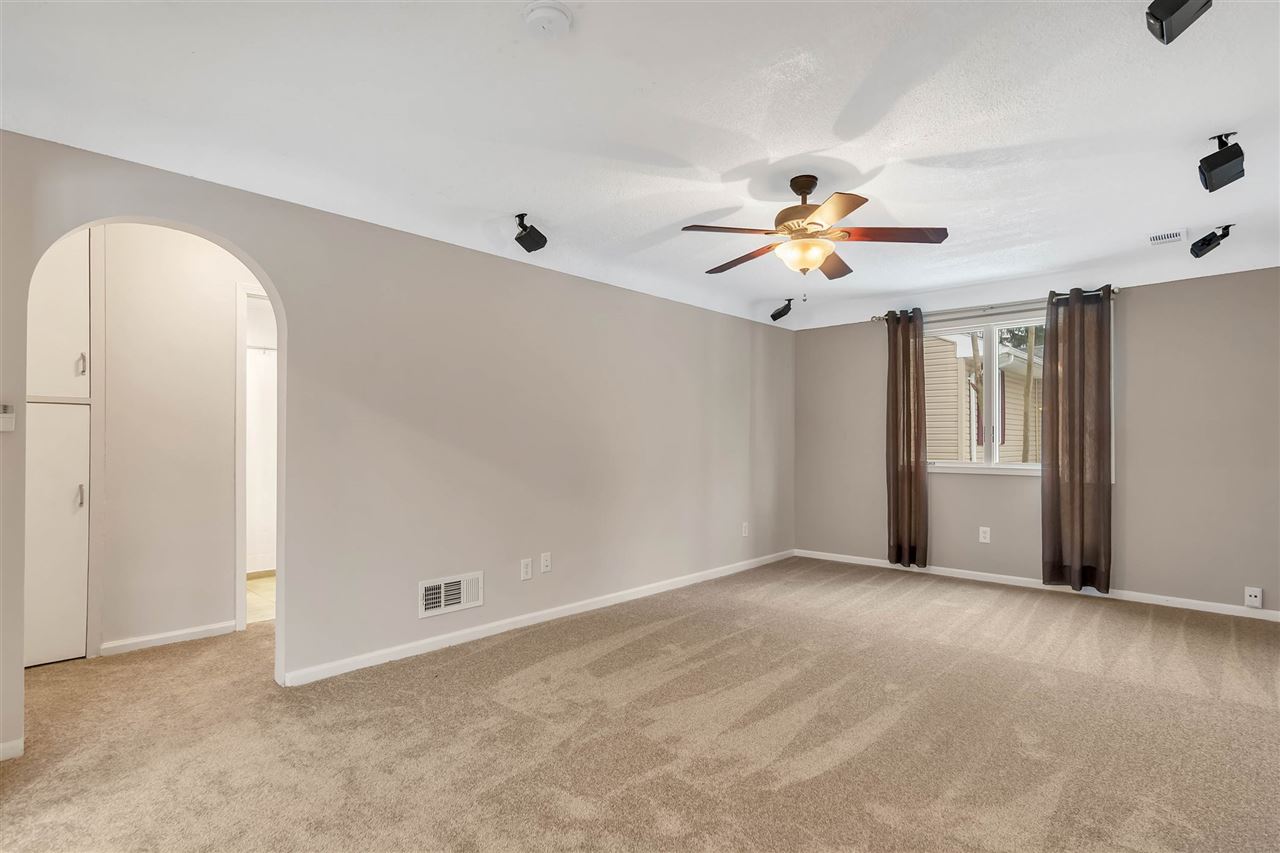 4437 East Coldwater Road Flint, MI 48506 - Photo 7 of 27