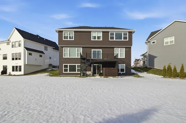 $718,000 | 11159 41st St Circle North, Lake Elmo, MN 55042