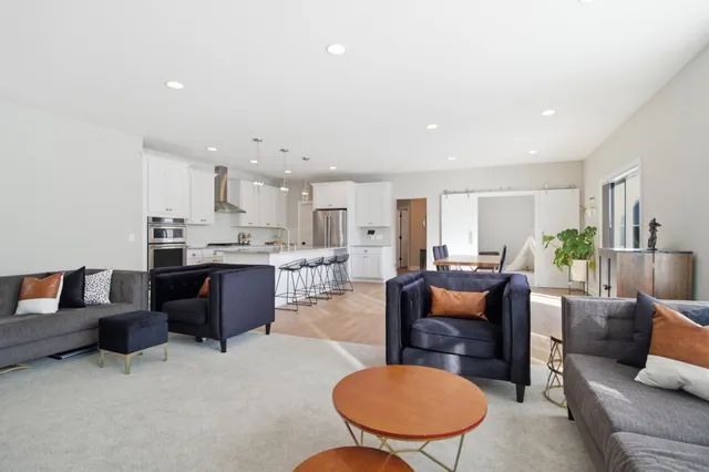 $718,000 | 11159 41st St Circle North, Lake Elmo, MN 55042