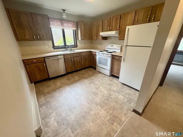 $1,500 | 302 Boston Post Road, Unit 14, Waterford, CT 06385