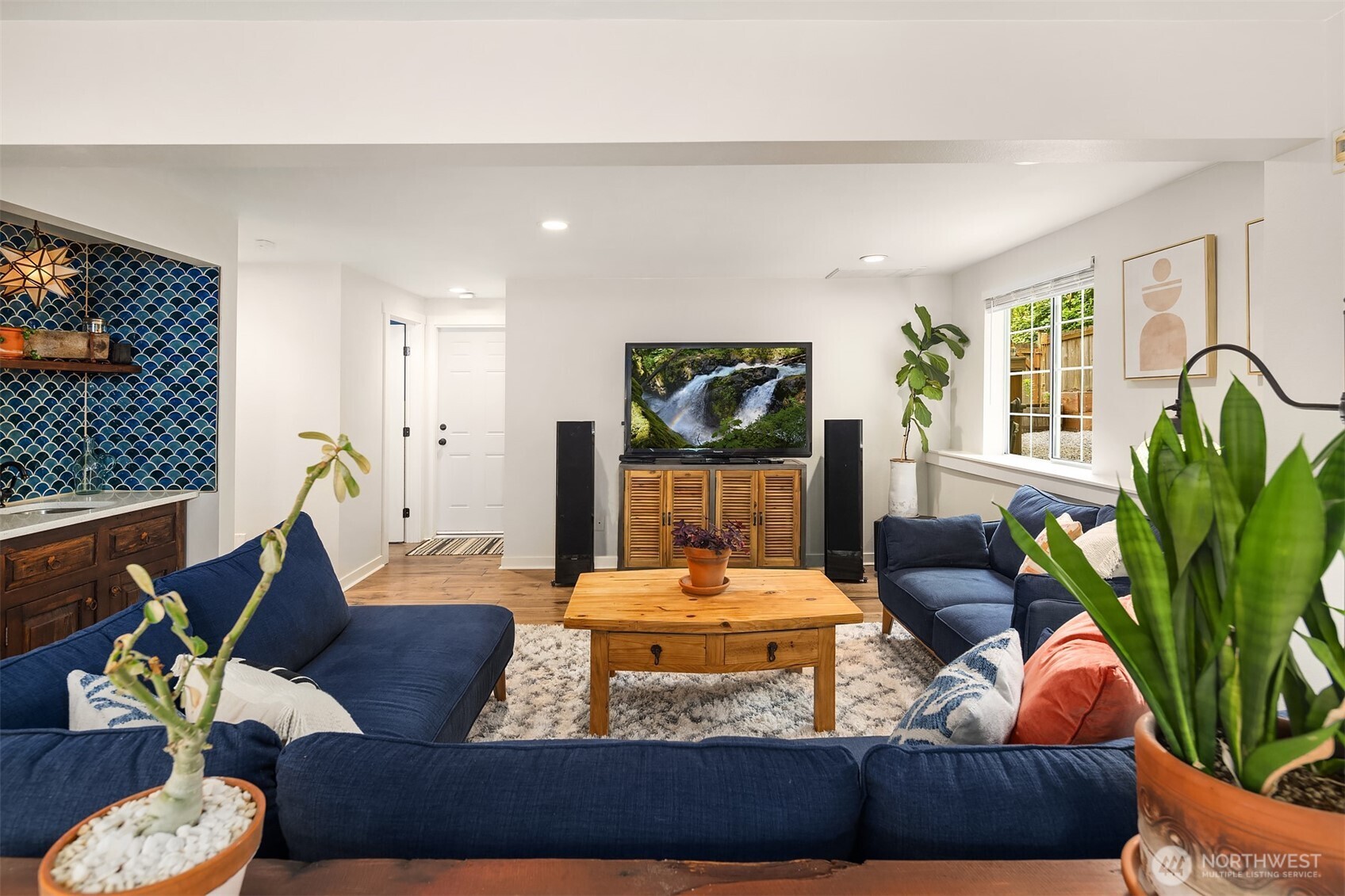4938 Narbeck Avenue Everett, WA 98203 - Photo 12 of 40 a living room with furniture potted plant and a window