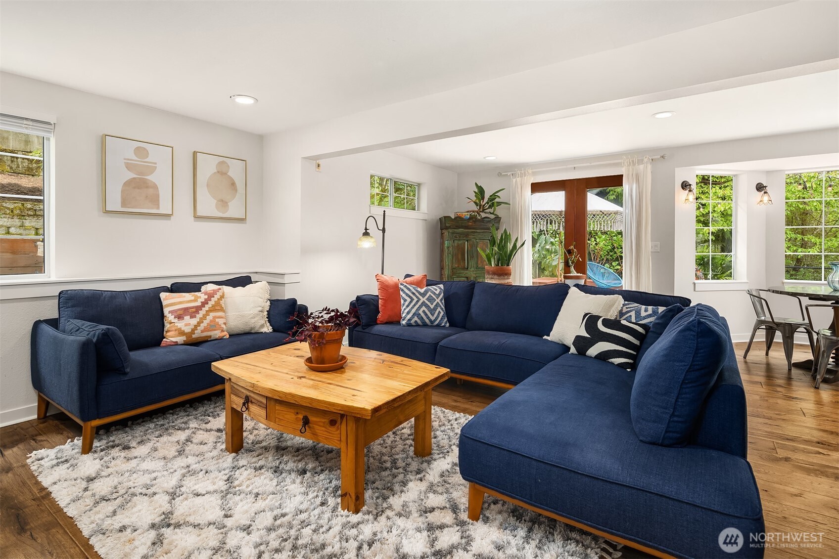 4938 Narbeck Avenue Everett, WA 98203 - Photo 13 of 40 a living room with furniture and a large window