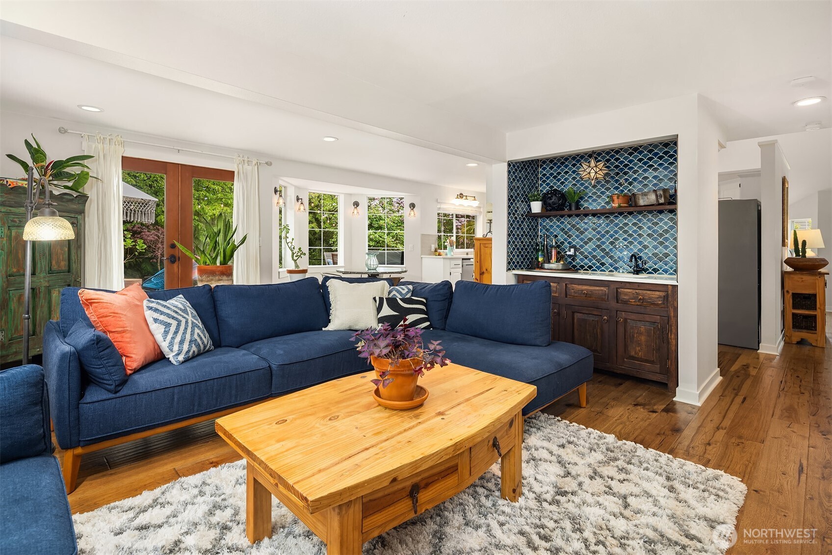 4938 Narbeck Avenue Everett, WA 98203 - Photo 14 of 40 a living room with furniture and a large window