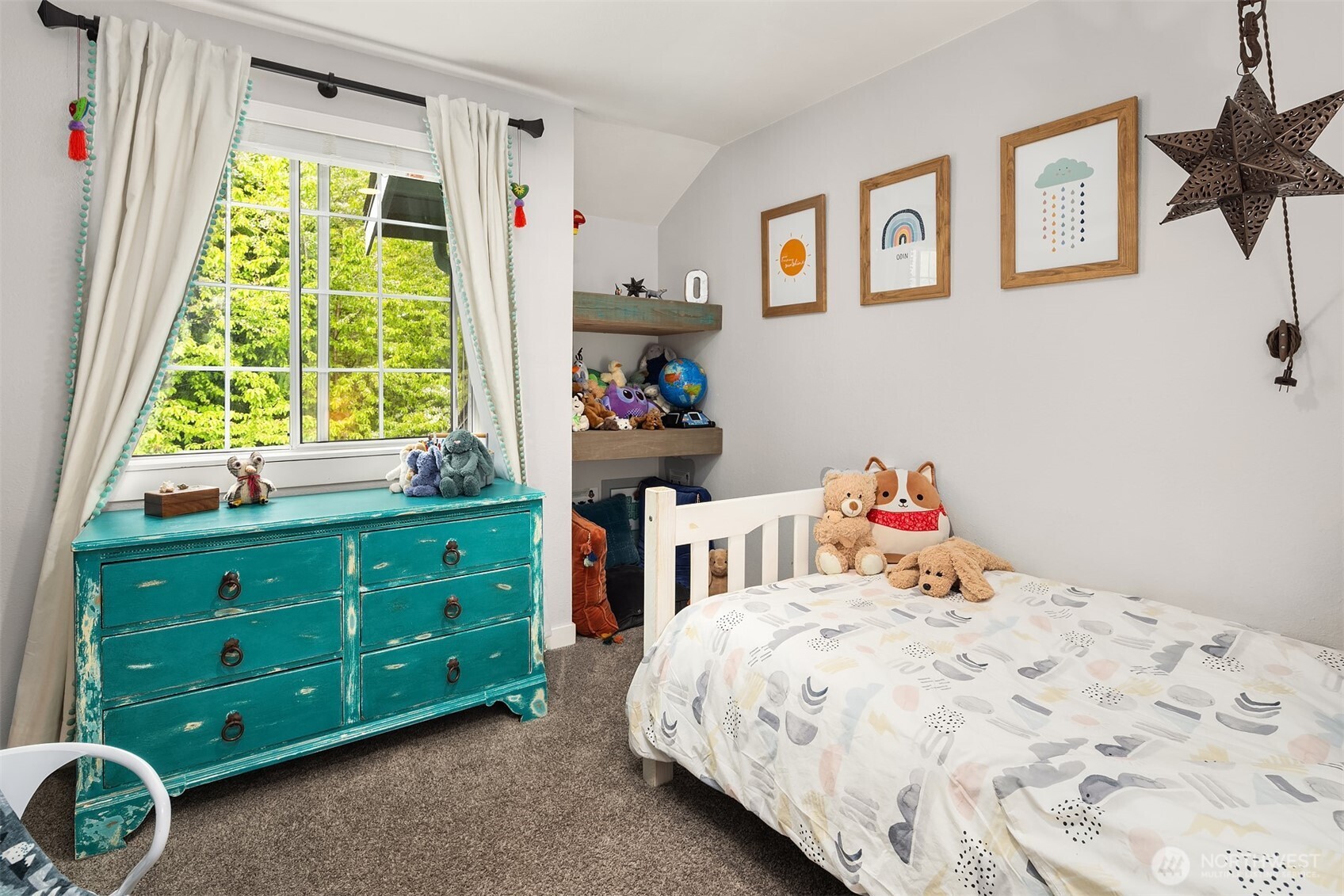 4938 Narbeck Avenue Everett, WA 98203 - Photo 21 of 40 a bedroom with a bed and a window
