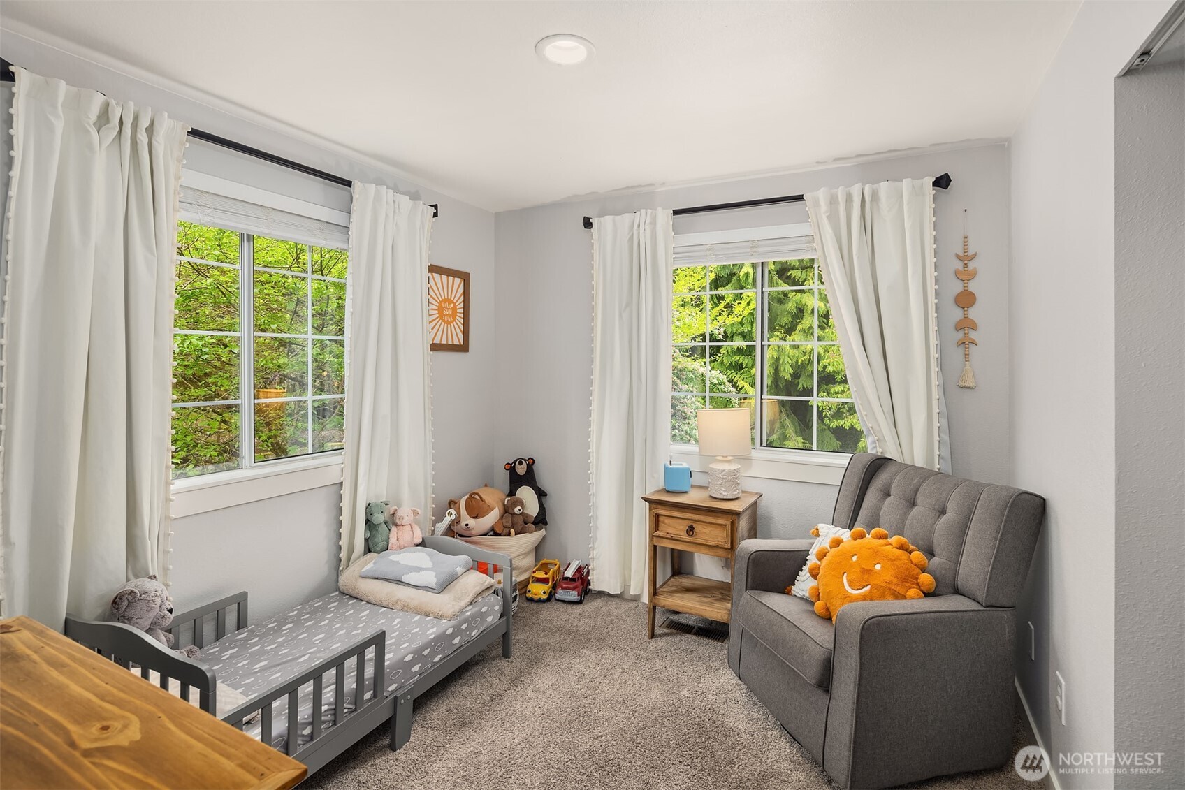 4938 Narbeck Avenue Everett, WA 98203 - Photo 23 of 40 a living room with furniture and a window