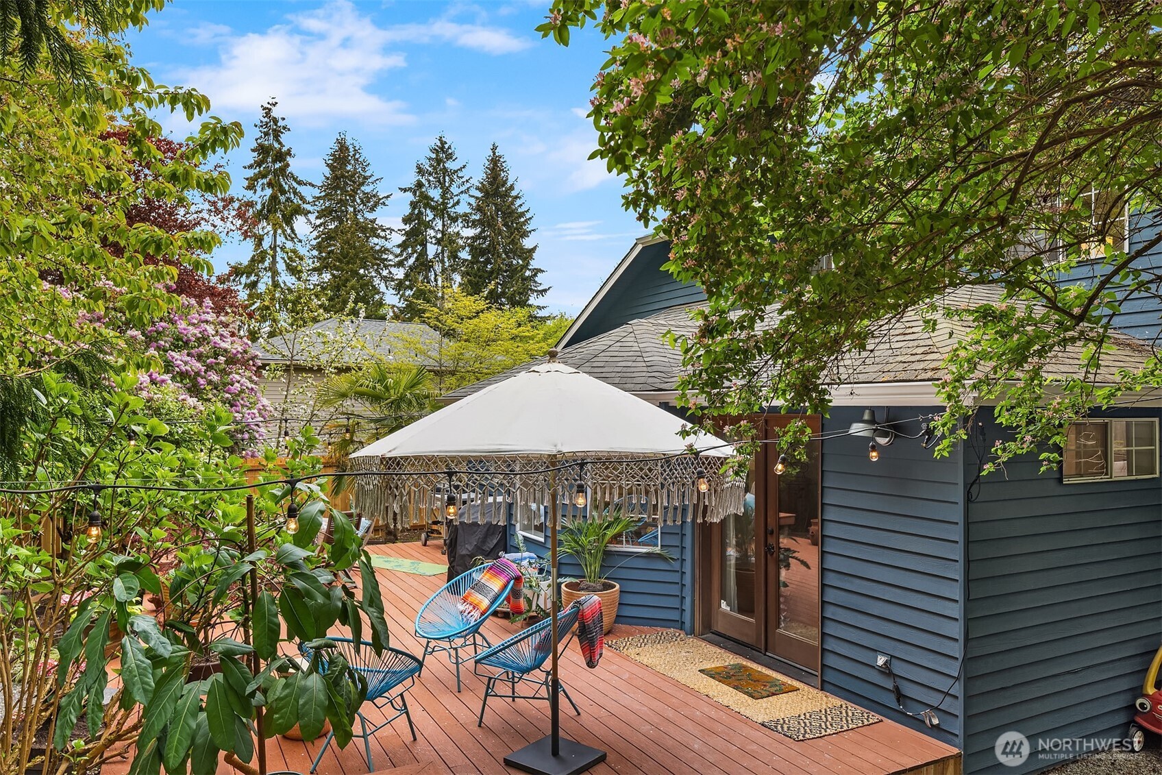 4938 Narbeck Avenue Everett, WA 98203 - Photo 28 of 40 an outdoor space with furniture and umbrella