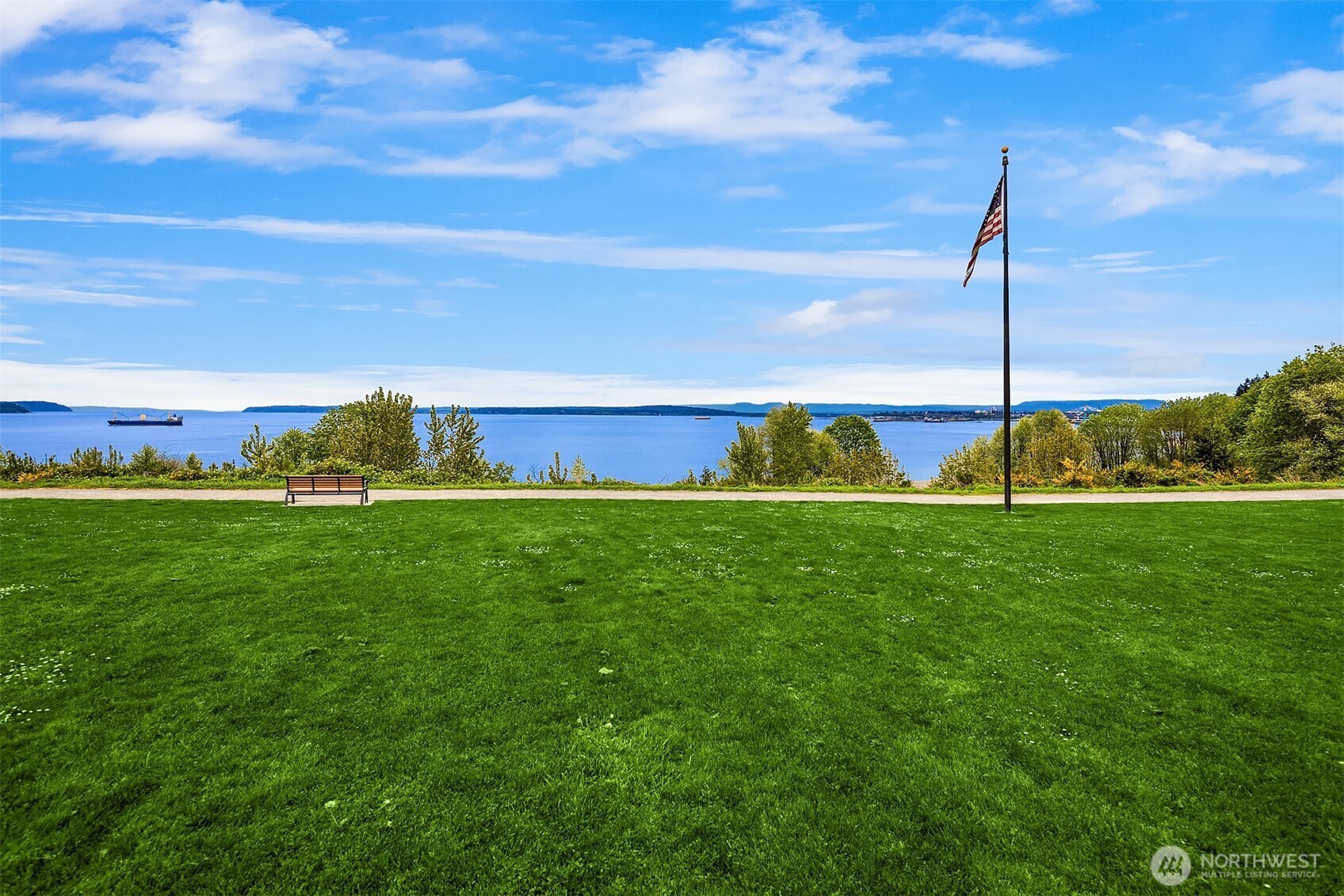 4938 Narbeck Avenue Everett, WA 98203 - Photo 39 of 40 a view of a garden with an houses
