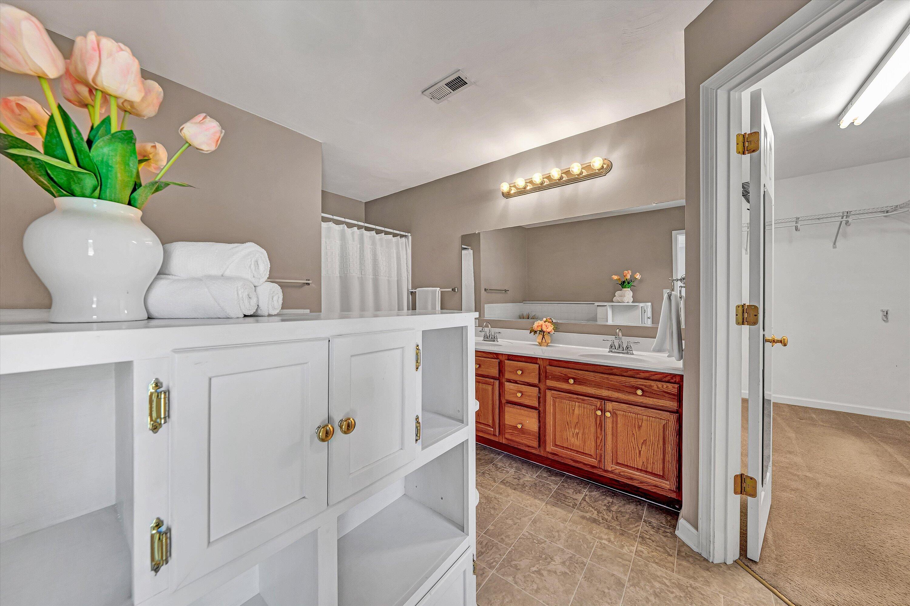 3516 Pinnacle Ridge Road Northeast Roanoke, VA 24012 - Photo 21 of 39 a bathroom with a granite countertop sink a mirror and a bathtub