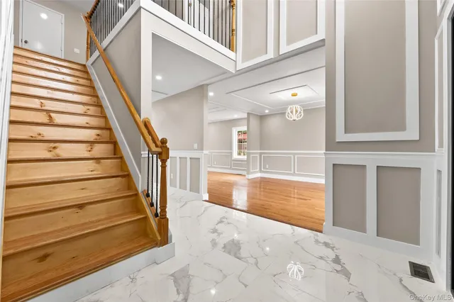 a view of entryway and hall