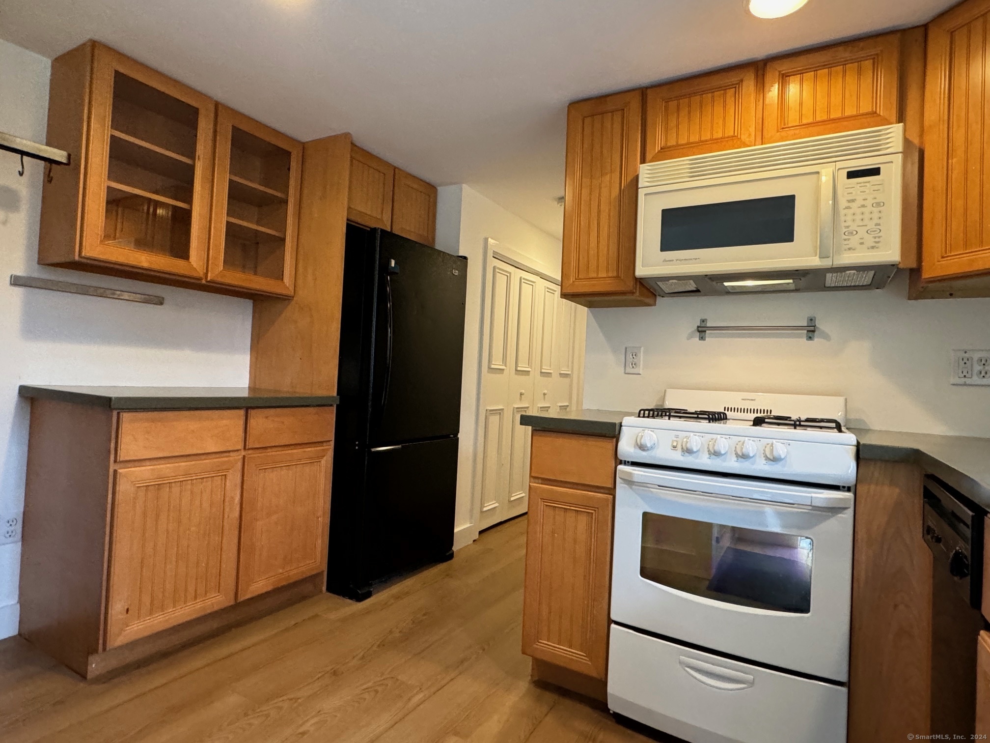 592 Horse Pond Road Madison, CT 06443 - Photo 11 of 33