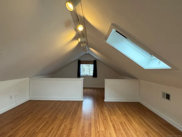 $1,600 | 592 Horse Pond Road, Madison, CT 06443
