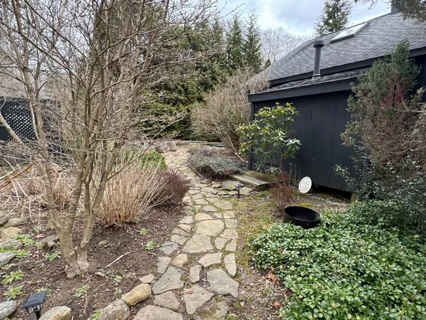 $1,600 | 592 Horse Pond Road, Madison, CT 06443
