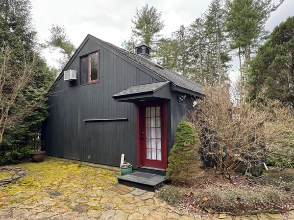 $1,600 | 592 Horse Pond Road, Madison, CT 06443
