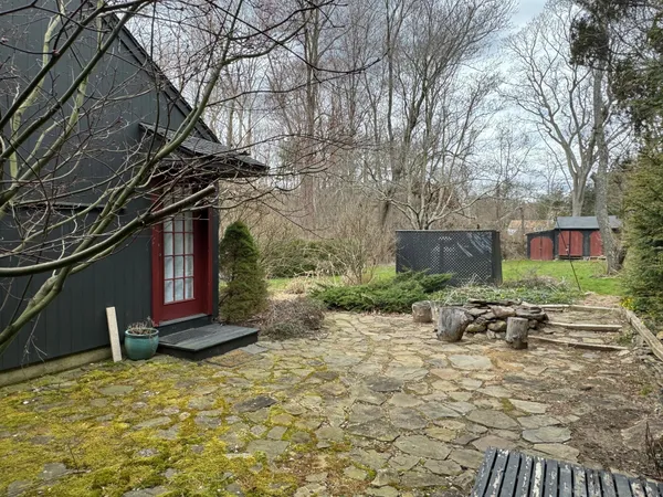 $1,600 | 592 Horse Pond Road, Madison, CT 06443
