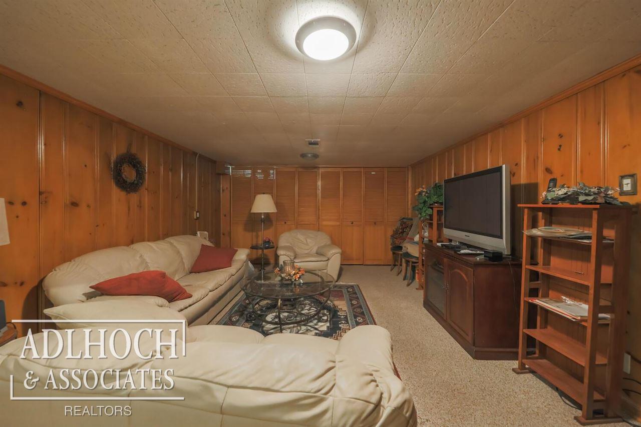 1317 Audubon Road Grosse Pointe, MI 48230 - Photo 20 of 23 50042943-21.JPG