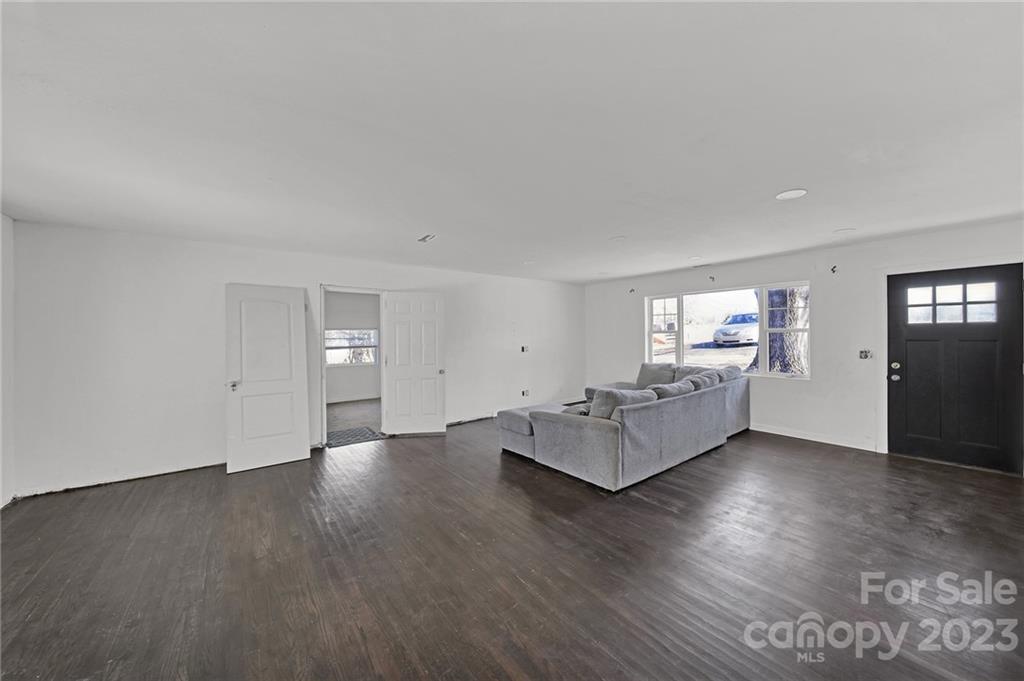 507 Lakeview Road Fort Mill, SC 29715 - Photo 3 of 36 Gallery Image 3