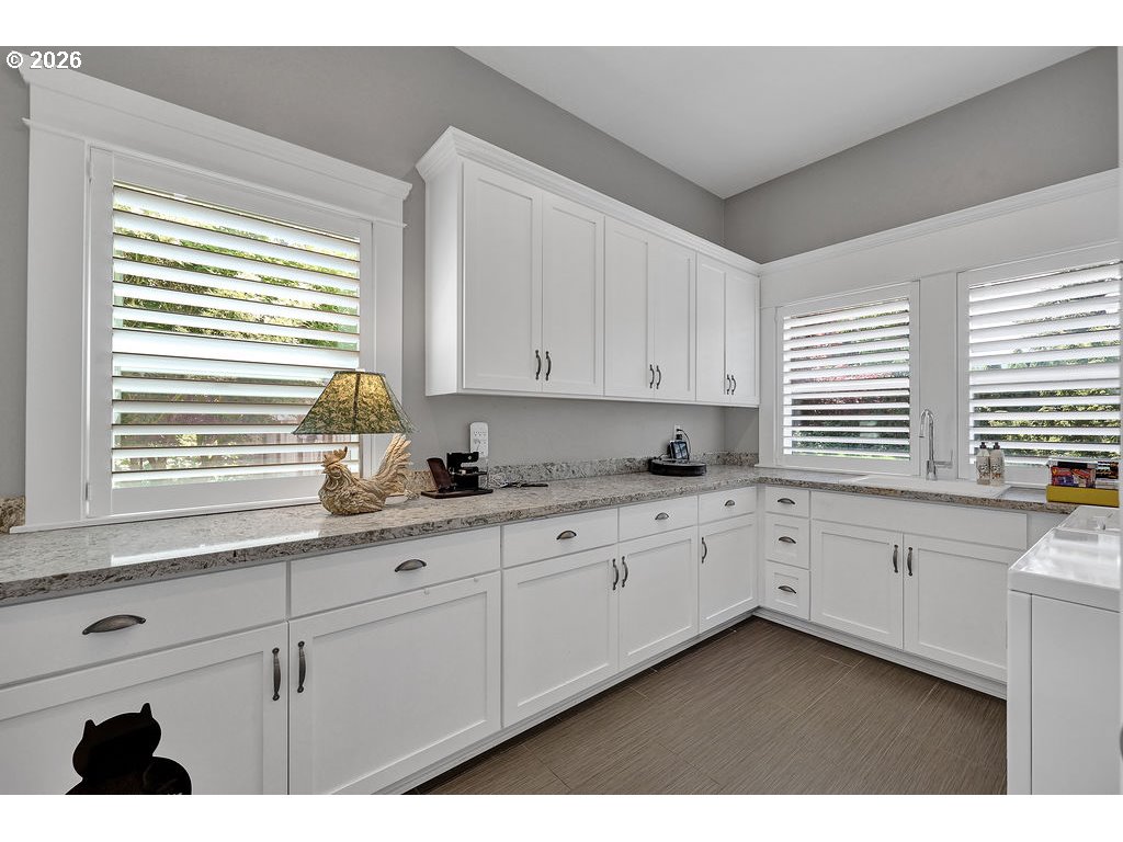 39457 Walterville Lane Springfield, OR 97478 - Photo 23 of 48