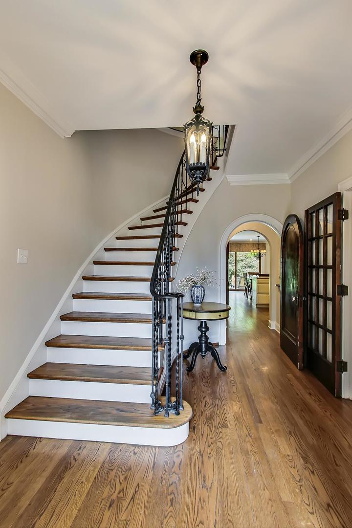 154 Akenside Road Riverside, IL 60546 - Photo 4 of 65
