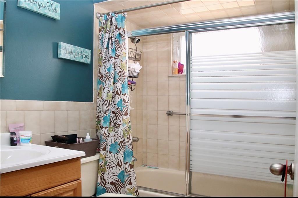 421 Foster Road Staten Island, NY 10309 - Photo 14 of 26 Gallery Image 14