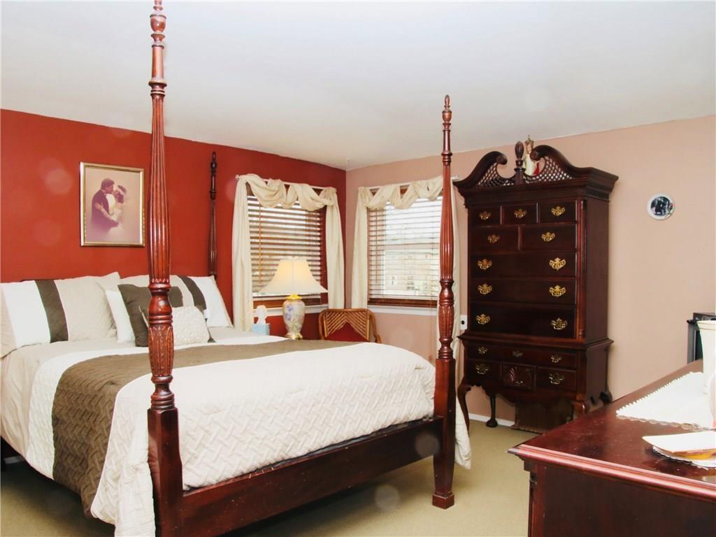 421 Foster Road Staten Island, NY 10309 - Photo 8 of 26 Gallery Image 8