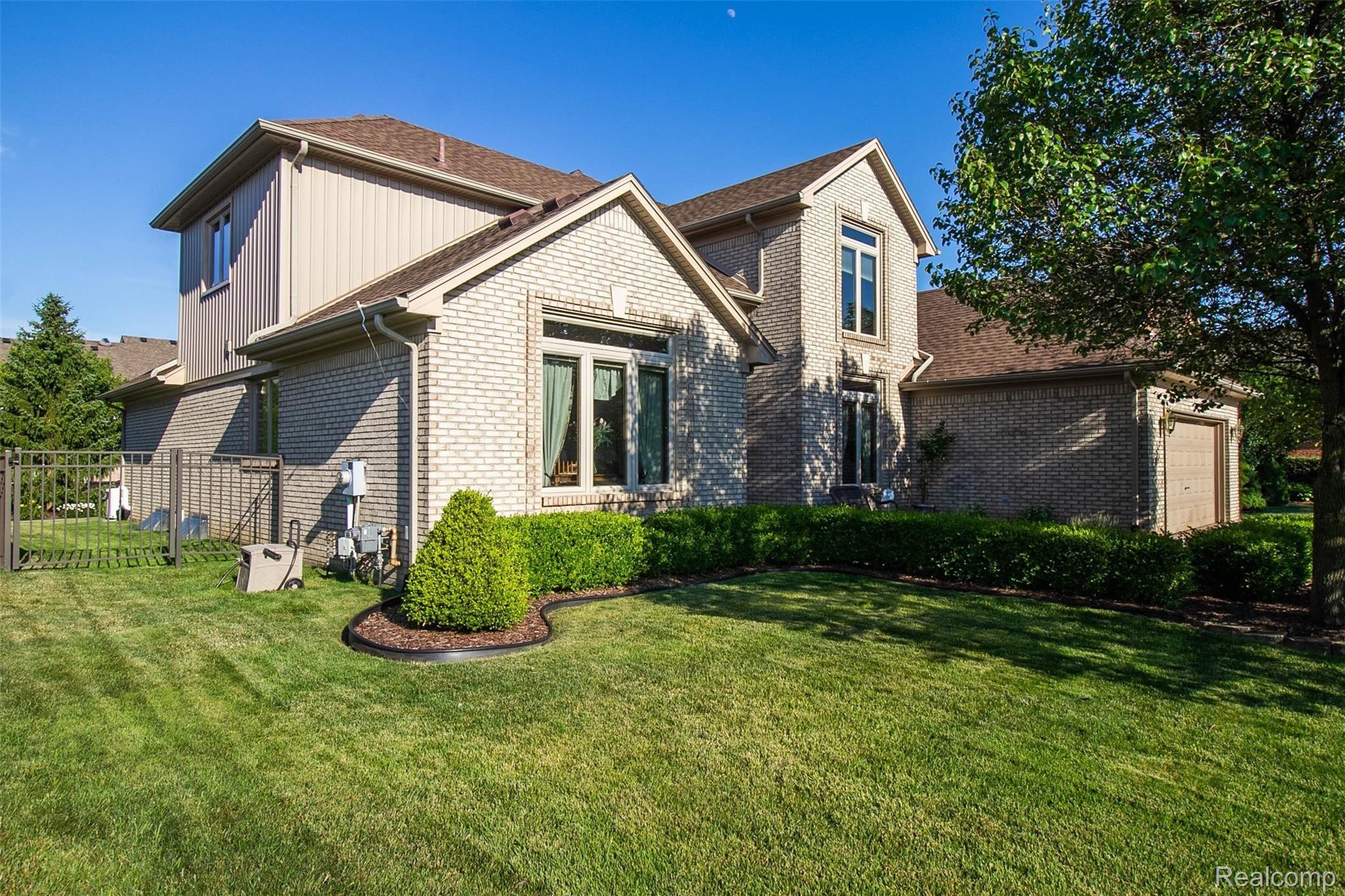 46738 West Ridge Drive Macomb, MI 48044 - Photo 2 of 54 2.jpg