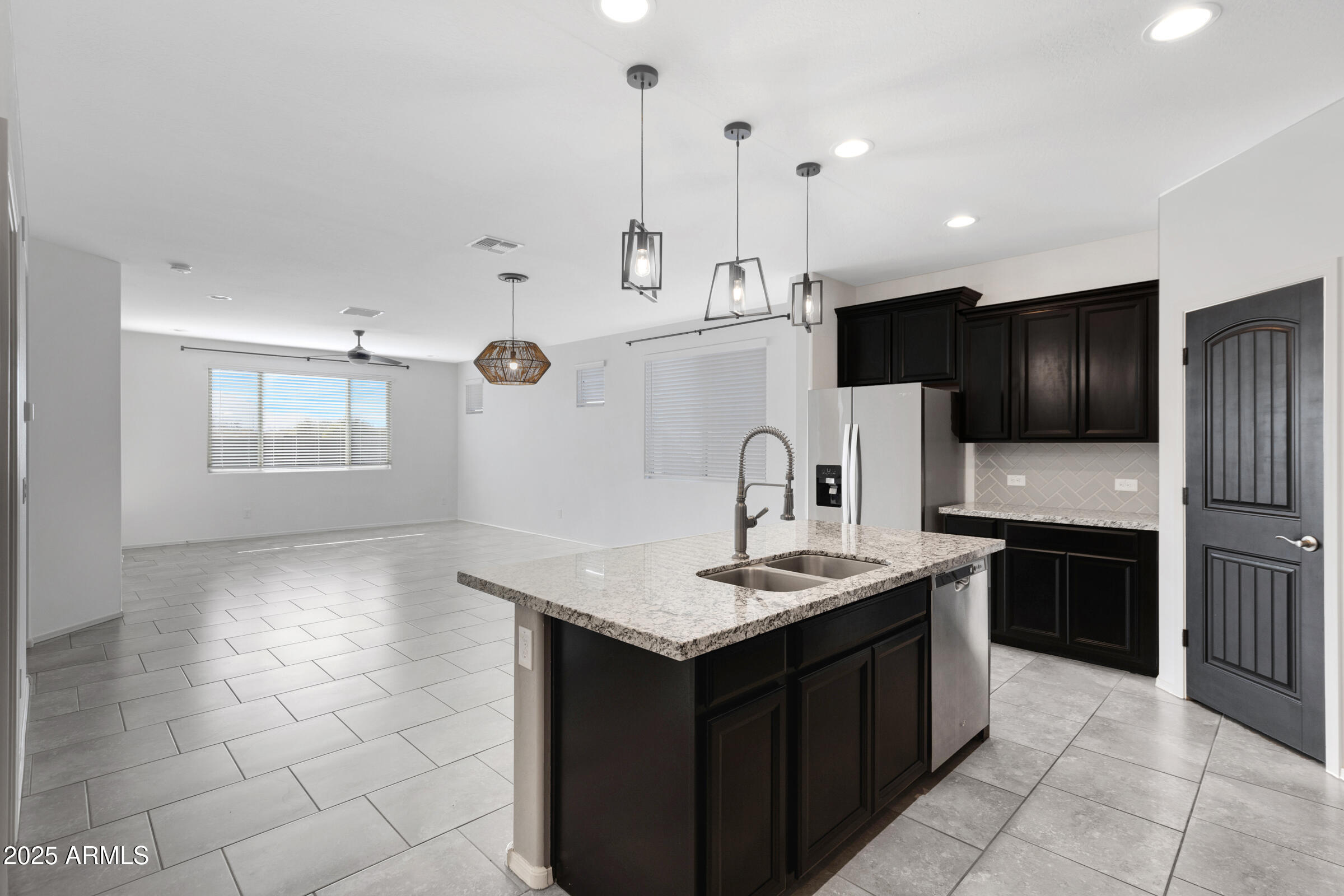 2837 West Apollo Road Phoenix, AZ 85041 - Photo 6 of 29 2837 W Apollo Rd-7