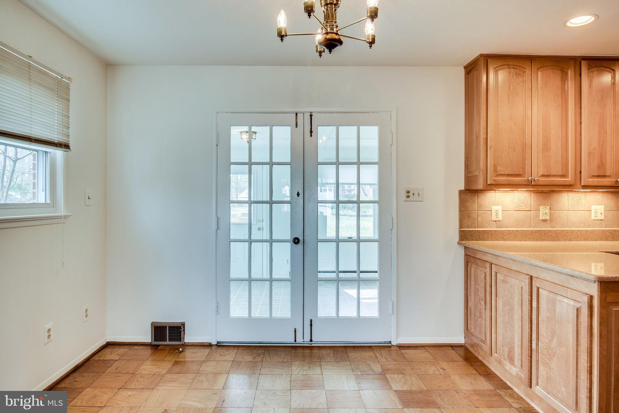 7421 Grace Street Springfield, VA 22150 - Photo 20 of 32 DINING AREA WITH OPEN FEEL/LOTS OF LIGHT
