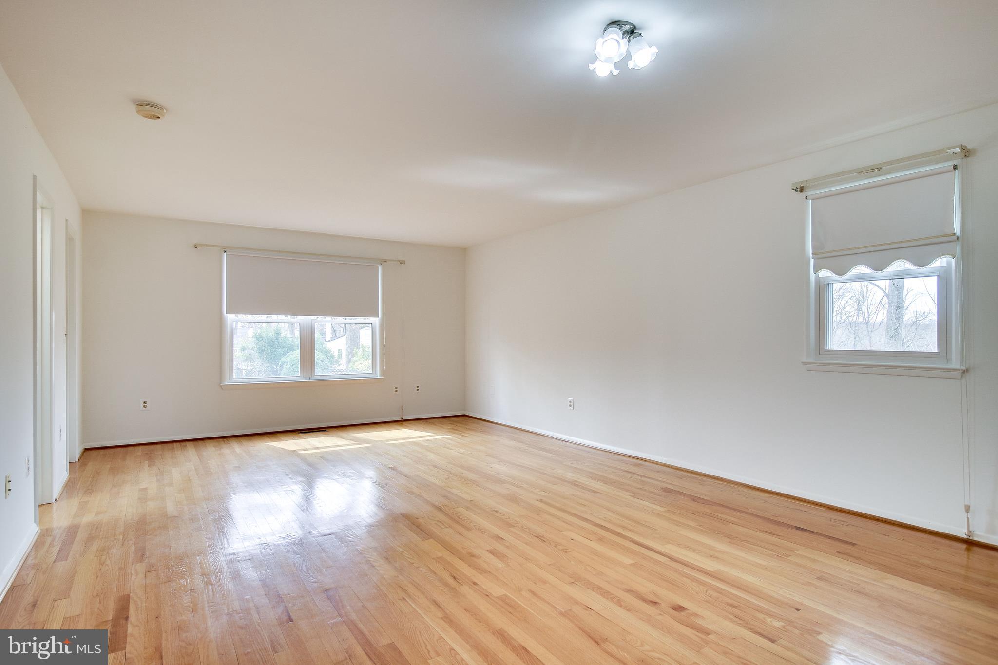 7421 Grace Street Springfield, VA 22150 - Photo 7 of 32 MBR PICTURE WINDOW WITH LOTS OF LIGHT + SHADES