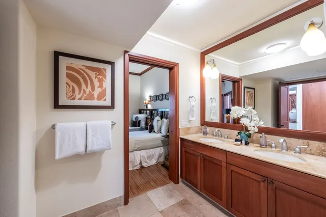 a en suite bathroom with a double vanity sink and a mirror