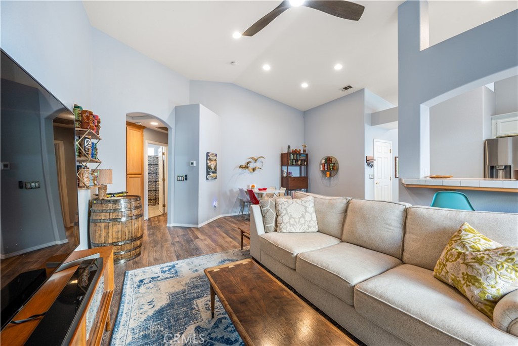 121 Headwaters Road Templeton, CA 93465 - Photo 12 of 37 Family room