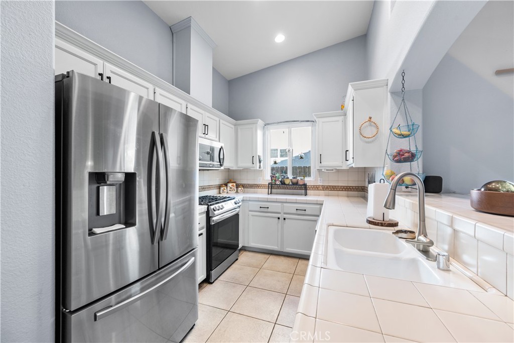 121 Headwaters Road Templeton, CA 93465 - Photo 17 of 37 Kitchen