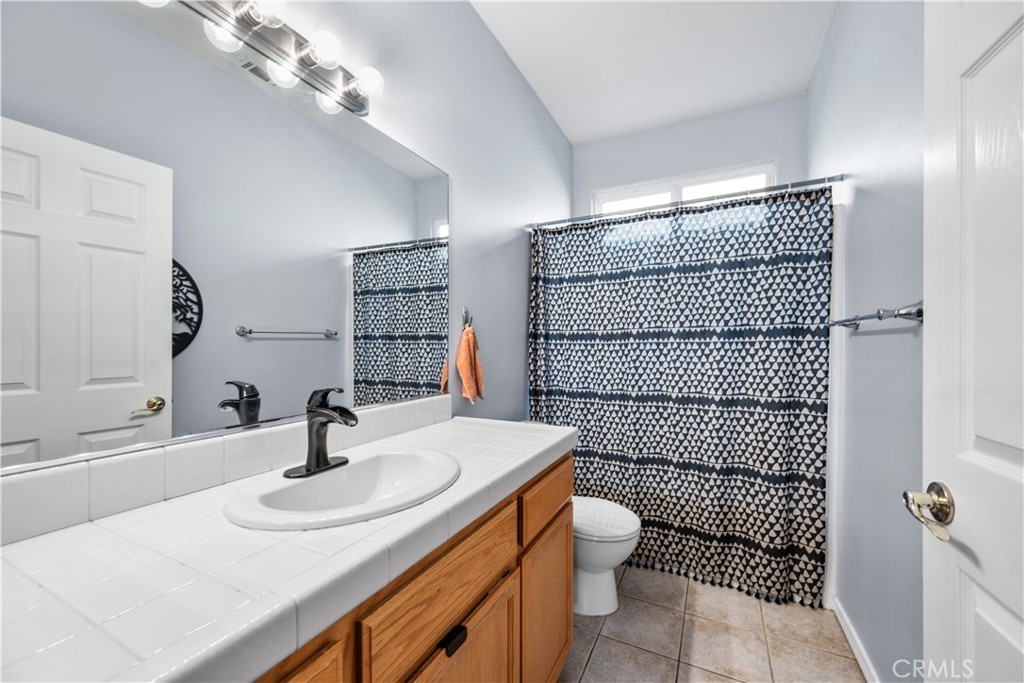 121 Headwaters Road Templeton, CA 93465 - Photo 27 of 37 Guest bathroom